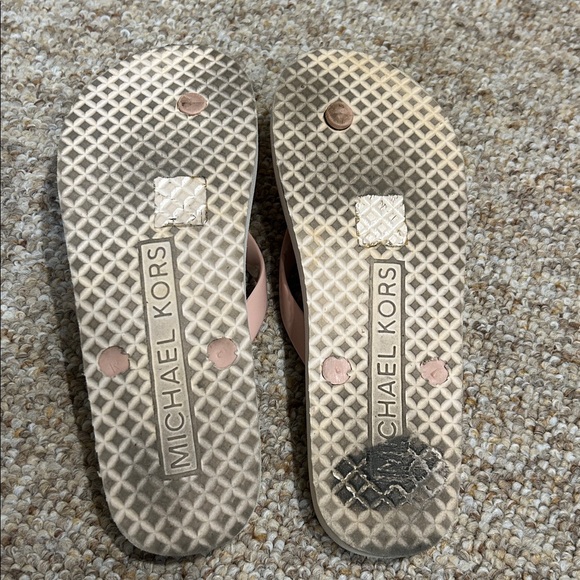 Michael Kors Blush Pink Signature Logo Flip Flop Sandals Size 8 - Picture 11 of 11